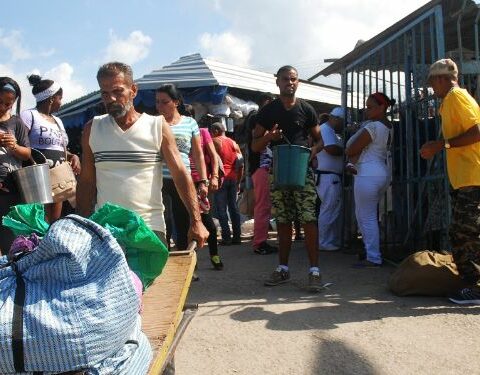 La Cuevita, mercado informal
