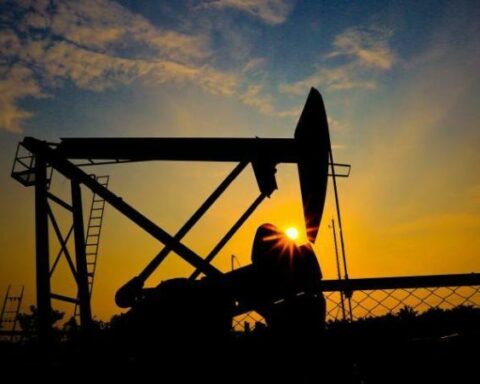 Oil moves in a terrain marked by uncertainty