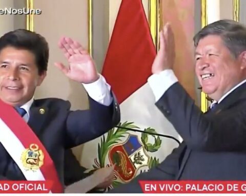 Oliverio Muñoz is sworn in as the new Minister of Energy and Mines, replacing Alessandra Herrera