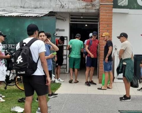Oriente Petrolero licensed its team of players until December