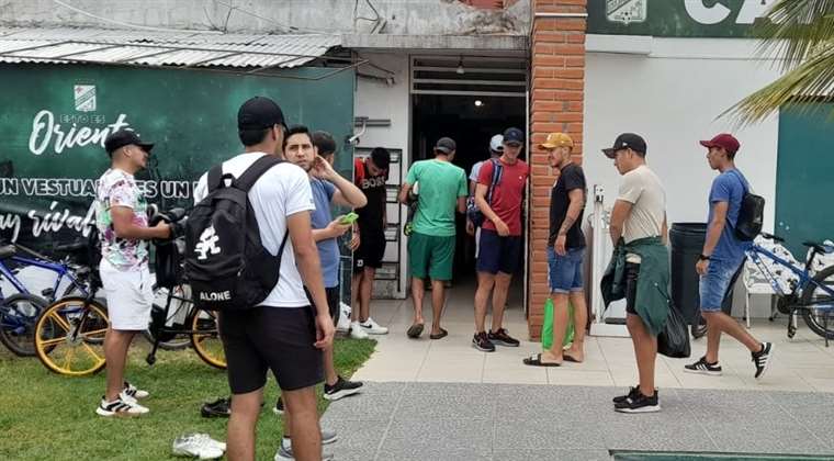 Oriente Petrolero licensed its team of players until December