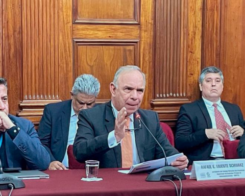 Osiptel asks Congress for laws to prohibit the sale of chips on public roads