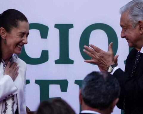 PRD files complaint against AMLO and Sheinbaum for calling for a march