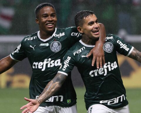 Palmeiras celebrates Brazilian title with a rout over Fortaleza