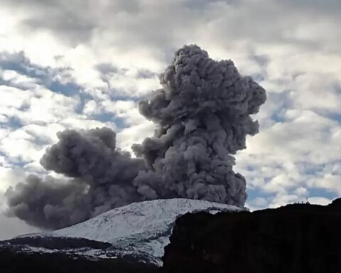 Panic and fear due to ash emission from the Nevado del Ruiz volcano in Libano, Tolima
