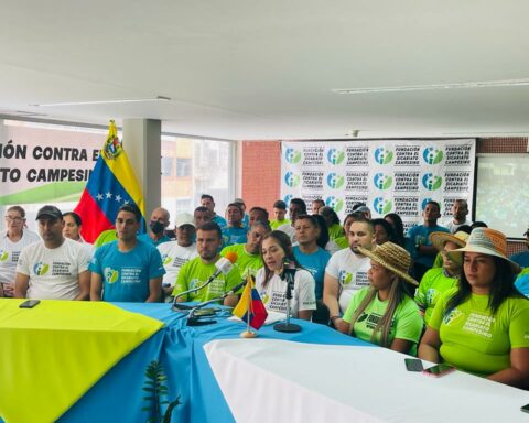 Peasants demand the end of the blockade