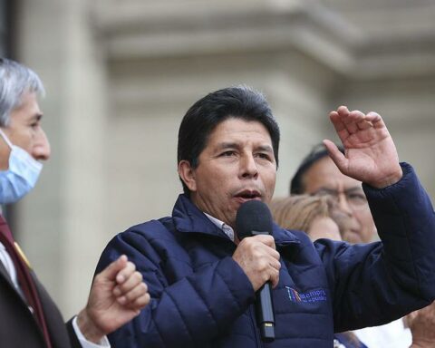 Pedro Castillo prepares his response for "the next few hours" on a matter of trust