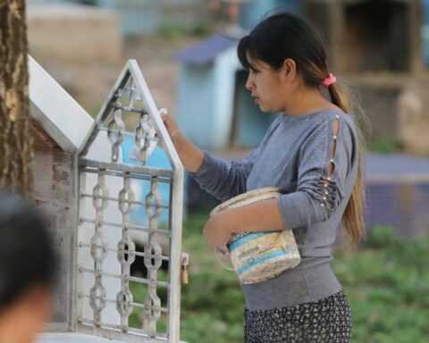 People, as they could, went to the cemeteries on the eve of All Souls' Day