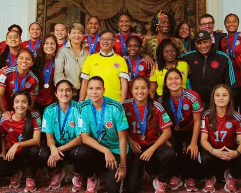 Petro and the dart he threw at the men's team "They have earned more than the boys"