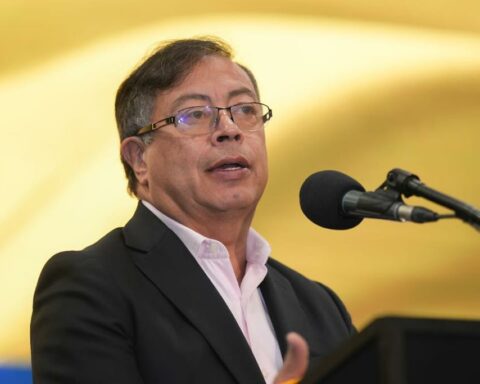 Petro announces measures to reduce energy rates and the price of meat