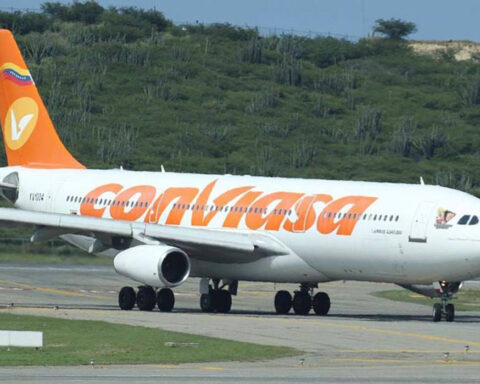 Petro asked the US to review sanctions against Conviasa