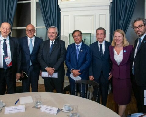 Petro proposes unlocking the Venezuelan economy