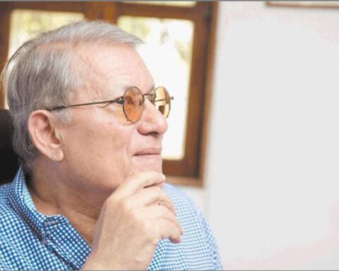 Police detain sociologist Óscar René Vargas who had returned from exile