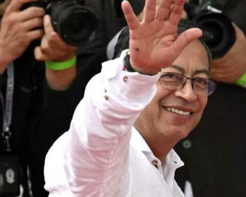 President Petro arrives in Egypt to participate in the COP27 summit