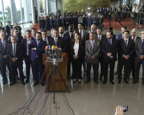 President criticizes demonstrations that harm population