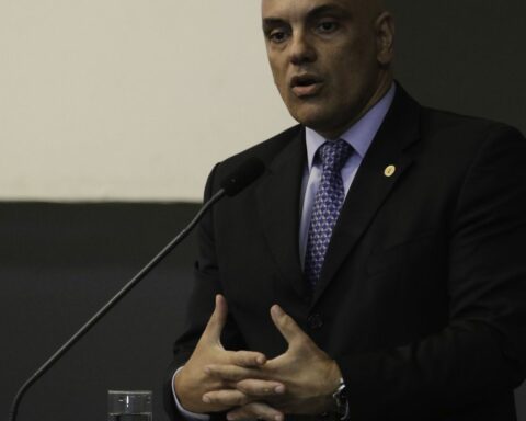 President of TSE defends elections and demands laws against digital militia