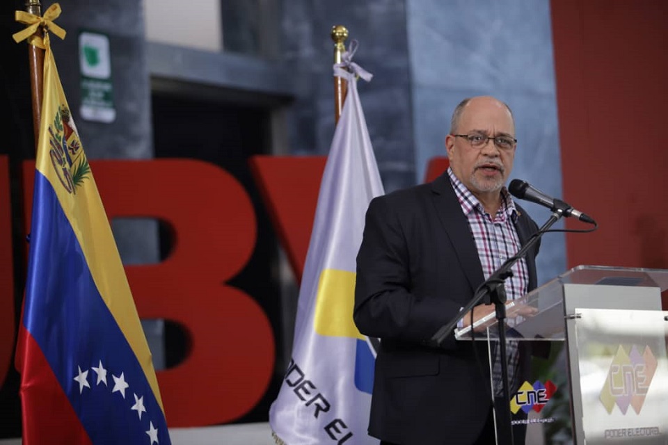 President of the CNE "scolds" Enrique Márquez for presidential statements