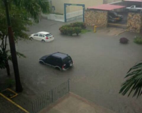 Rains in Aragua caused collapse and flooding in roads and residential areas