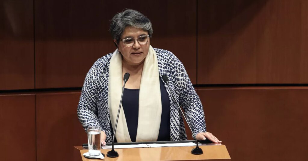 Raquel Buenrostro defends the right to national sovereignty