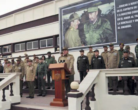 Raúl Castro reappears in a tribute to Cuban military counterintelligence