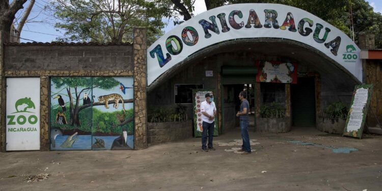 Regime converts the Zoo into a national park administered by Marena