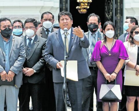 Relatives of congressmen close to the president contracted with the State