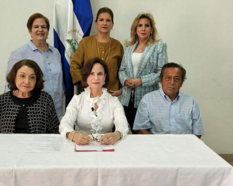 Relatives of political prisoners ask "our rulers" to release them