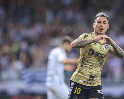 Rooster triumphs to keep the dream of a direct spot to Libertadores alive