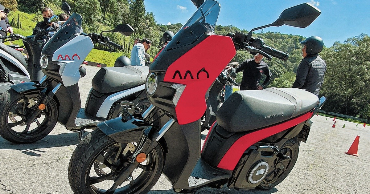Seat Mó 125: Practical scooter and connectable mobility