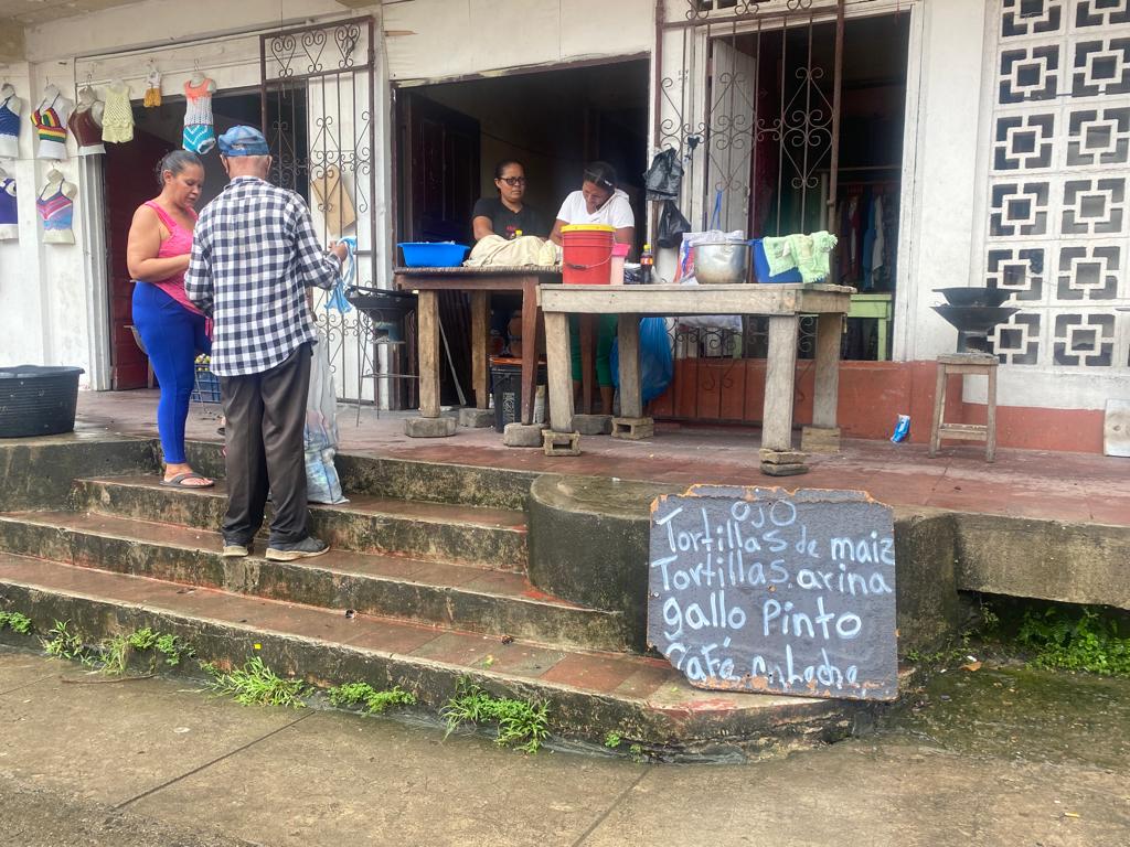 Selling tortillas, the alternative for Bluefields women in the face of the lack of formal work