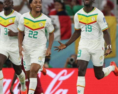 Senegal wins 3-1 and ends Qatar's chances of qualifying