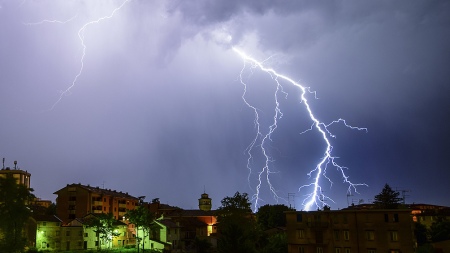 Seven provinces with orange and yellow alerts for rain and severe storms