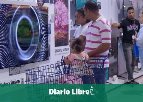 Shopping after Black Friday continues in District stores