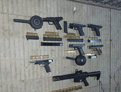 Shots in Villa Española: three people arrested and a submachine gun and six pistols seized