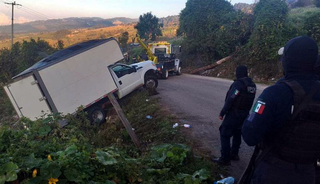 Six Central American migrants injured in truck overturn in Mexico