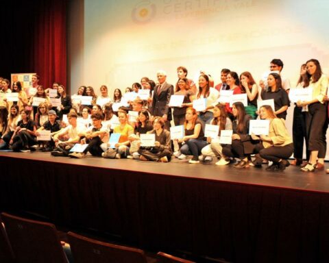 Some 500 participants in the Yo Estudio y Trabajo program were certified in transversal skills