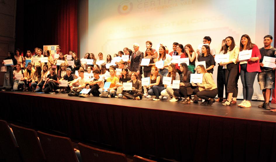 Some 500 participants in the Yo Estudio y Trabajo program were certified in transversal skills