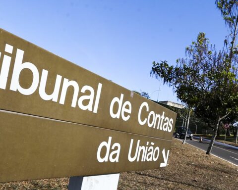 TCU presents court transition committee to government ministers