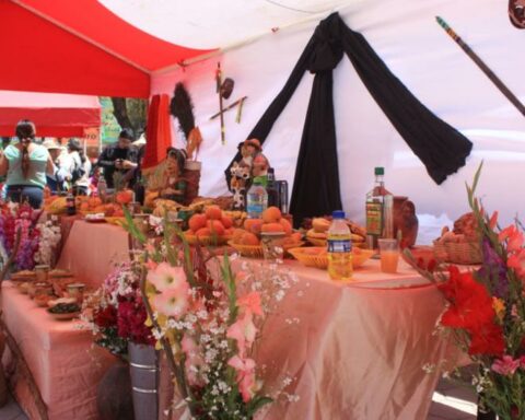 Table of the Dead: What does it contain and when is it placed?  (PHOTOS)