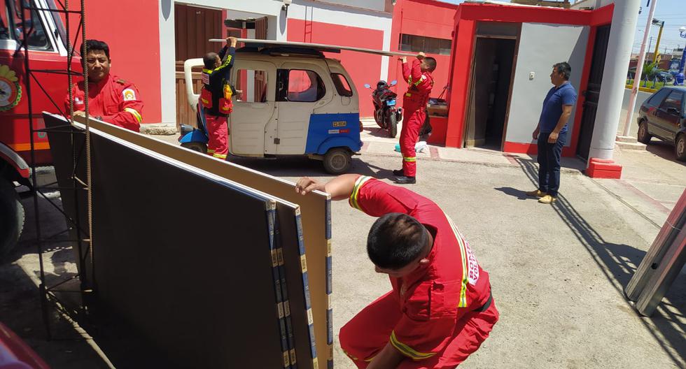 Tacna: Firefighters receive a donation of construction materials