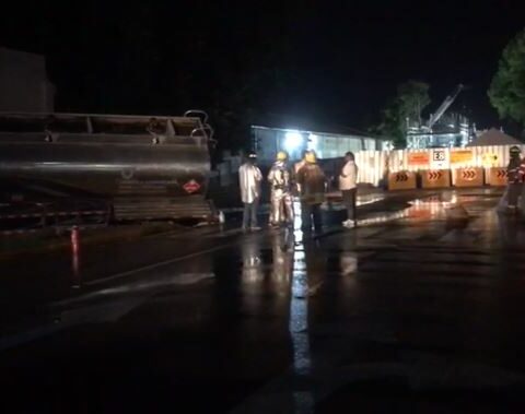 Tanker truck spills fuel on Santiago avenue