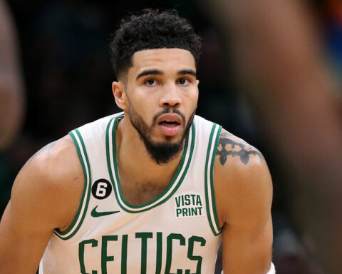 Tatum commanded the Celtics;  Karl Towns injured his right leg