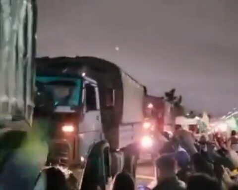 El bolsonarismo va a las puertas de los cuarteles y pide un golpe contra Lula