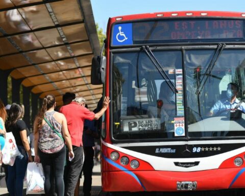 The Government prepares a new increase in the public transport ticket