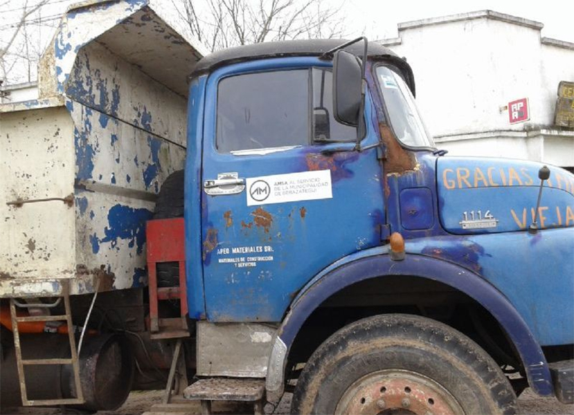 The Municipality of Colonia informs how many trucks it hires (the payroll)