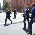 The President had lunch with Massa and toured the Palacio de Hacienda