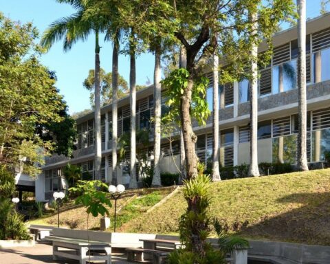 The Prosecutor's Office investigates the death of a child who fell from a rooftop at Humboldt School