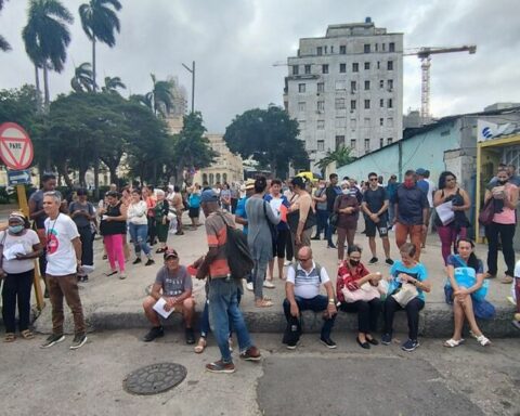 The Spanish Consulate in Cuba receives an avalanche of nationality requests