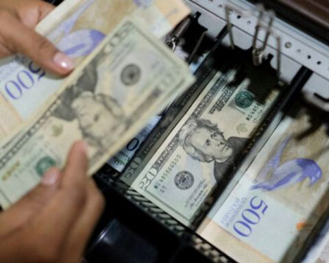 The bolivar devalues ​​30.8% in just one month when the parallel dollar reaches Bs. 13.05