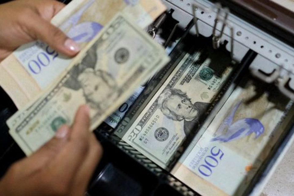 The bolivar devalues ​​30.8% in just one month when the parallel dollar reaches Bs. 13.05